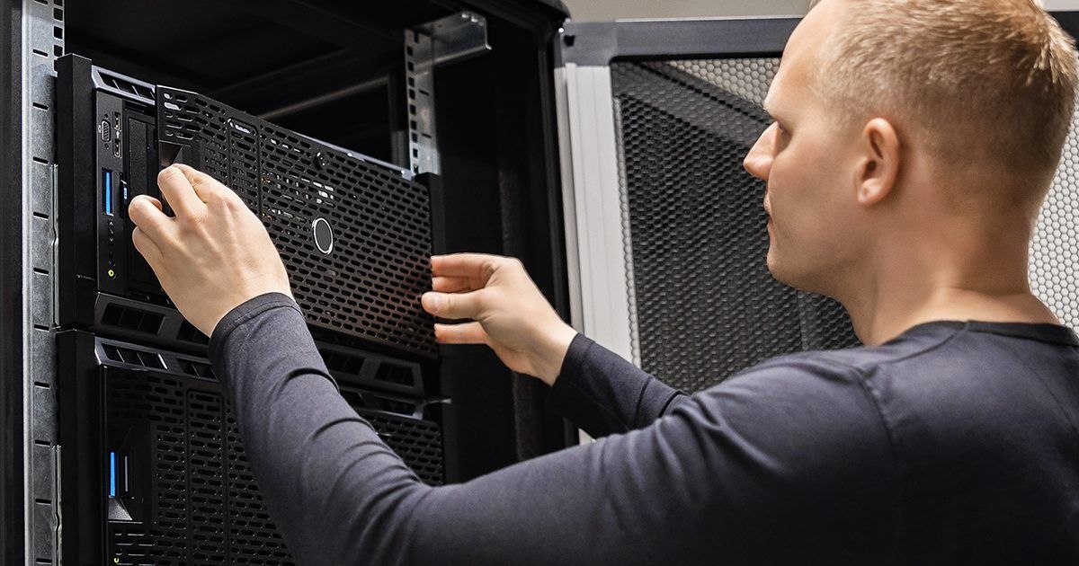 Man fixing server for cloud migration